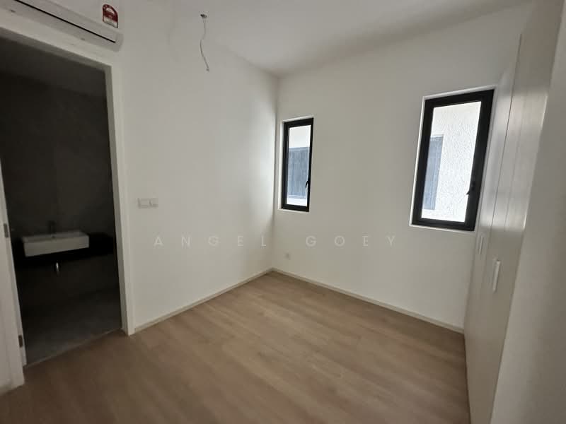 Service Residence for Sale at The Goodwood Residence - Angel Goey - Bedroom - PropertyGuru.com.my