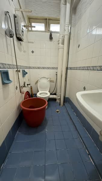 Pangsapuri untuk Dijual di Halaman Cendana - Aswad . - Bathroom - PropertyGuru.com.my