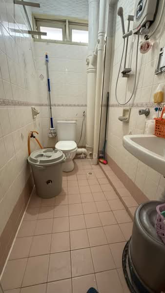 Pangsapuri untuk Dijual di Halaman Cendana - Aswad . - Bathroom - PropertyGuru.com.my