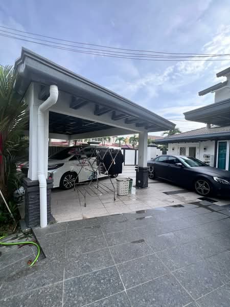 2-storey Terraced House for Sale in Bandar Puteri Puchong (Puchong) - Zoe Tiu - Car Park - PropertyGuru.com.my