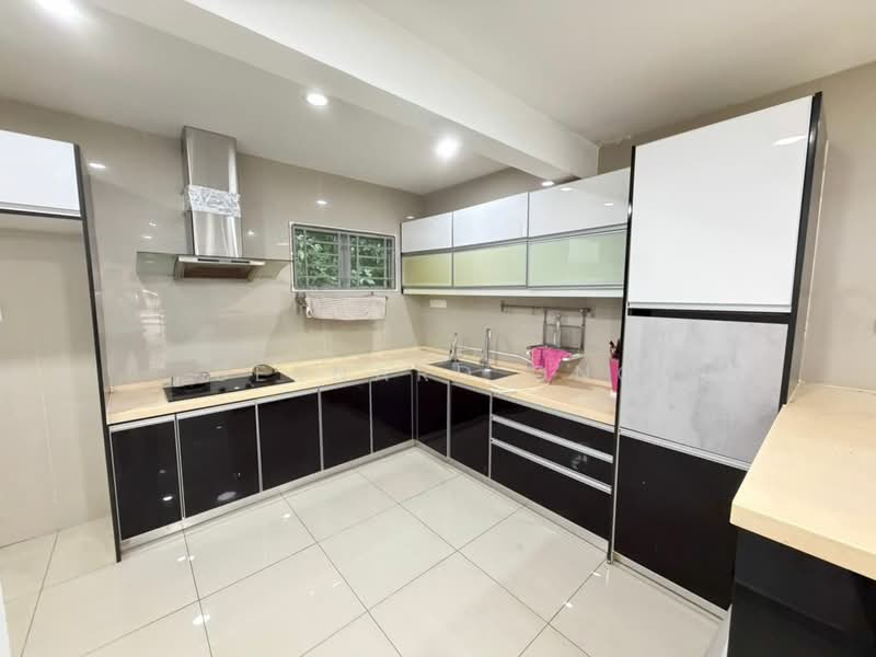 Rumah Teres 2-Tingkat untuk Dijual di Kota Emerald (Rawang) - Bernard Ong - Kitchen - PropertyGuru.com.my