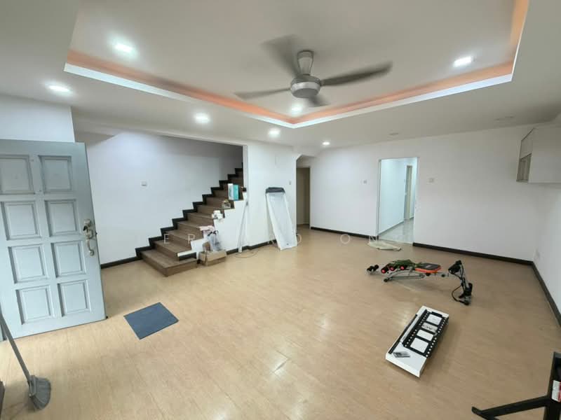 Rumah Teres 2-Tingkat untuk Dijual di Kota Emerald (Rawang) - Bernard Ong - Living Room - PropertyGuru.com.my