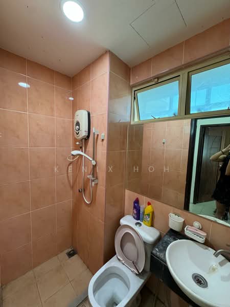 Kondominium untuk Dijual di East Lake Residence - Kenix Hoh - Bathroom - PropertyGuru.com.my