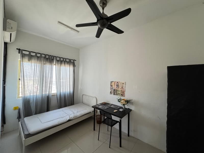 Kondominium untuk Dijual di East Lake Residence - Kenix Hoh - Bedroom - PropertyGuru.com.my