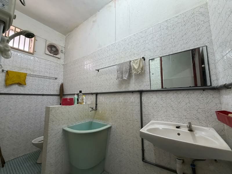 Rumah Teres 2 Tingkat untuk Dijual di Taman Inderawasih (Perai) - Evon Kang - Bathroom - PropertyGuru.com.my