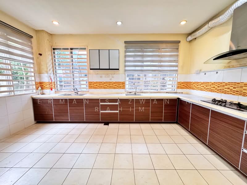 Rumah Berkembar untuk Dijual di Bangi (Selangor) - Herman Sazwan Nor Rahim - Kitchen - PropertyGuru.com.my