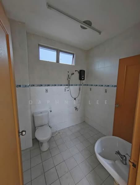Rumah Teres 2 Tingkat untuk Dijual di Taman Austin Perdana (Tebrau) - Daphne Lee - Bathroom - PropertyGuru.com.my