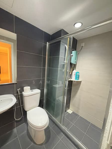 Kondominium untuk Dijual di Kinta Riverfront Hotel & Suites - Sam Lam - Bathroom - PropertyGuru.com.my