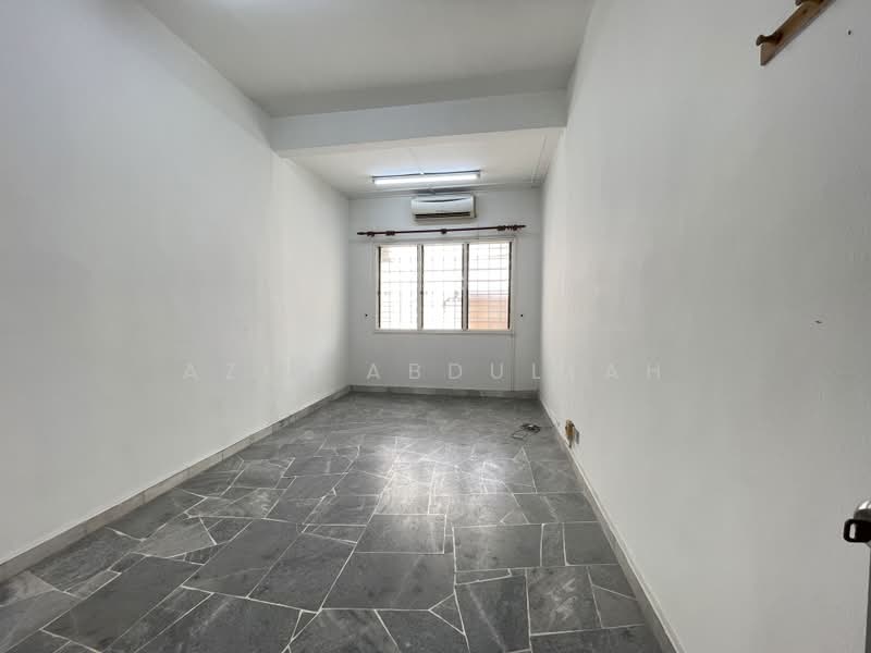 Terraced House for Sale in Usj 2 (Subang Jaya) - Aziz Abdullah - PropertyGuru.com.my