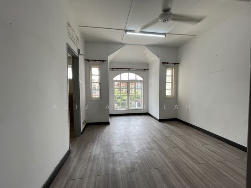 Terraced House for Sale in Usj 2 (Subang Jaya) - Aziz Abdullah - PropertyGuru.com.my