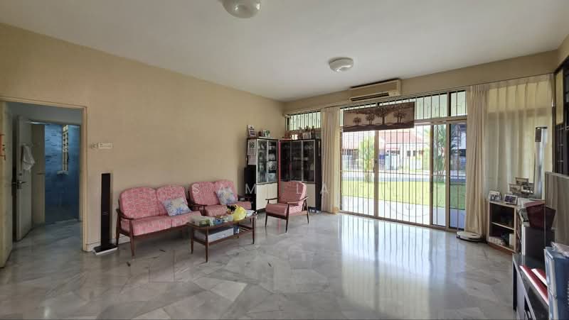 1-storey Terraced House for Sale in Taman Ipoh Timur (Ipoh) - Sam Lam - Living Room - PropertyGuru.com.my