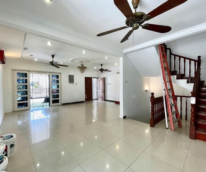 Rumah Berkembar untuk Dijual di Batu Uban (Gelugor) - Qyan Goh - Living Room - PropertyGuru.com.my