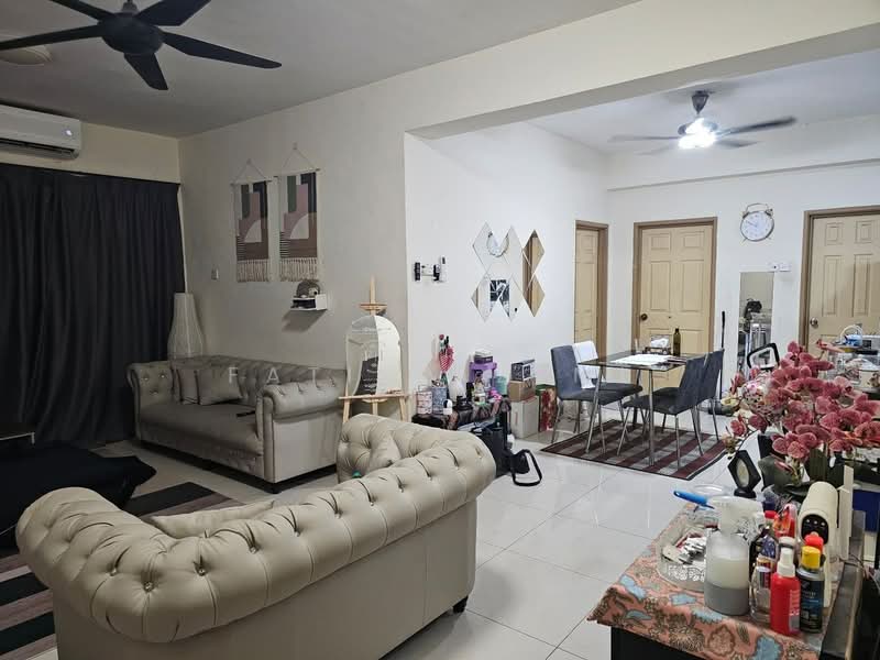 Kondominium untuk Dijual di Pelangi Astana - Fatin Azemi - Living Room - PropertyGuru.com.my