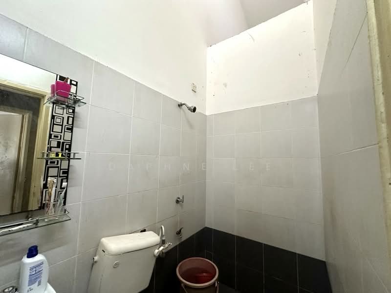 Rumah Teres 2 Tingkat untuk Dijual di Taman Mount Austin (Tebrau) - Daphne Lee - Bathroom - PropertyGuru.com.my