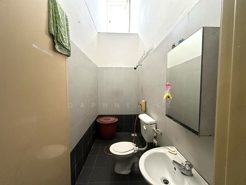 Rumah Teres 2 Tingkat untuk Dijual di Taman Mount Austin (Tebrau) - Daphne Lee - Bathroom - PropertyGuru.com.my