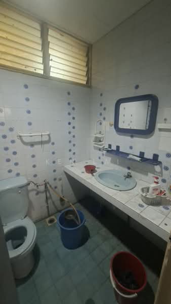 Rumah Teres 1 Tingkat untuk Dijual di Taman Bukit Maluri (Kepong) - Ken Lai - Bathroom - PropertyGuru.com.my
