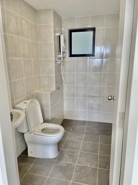 Service Residence for Sale at Huni @ Eco Ardence - Hailey Ho - Bathroom - PropertyGuru.com.my