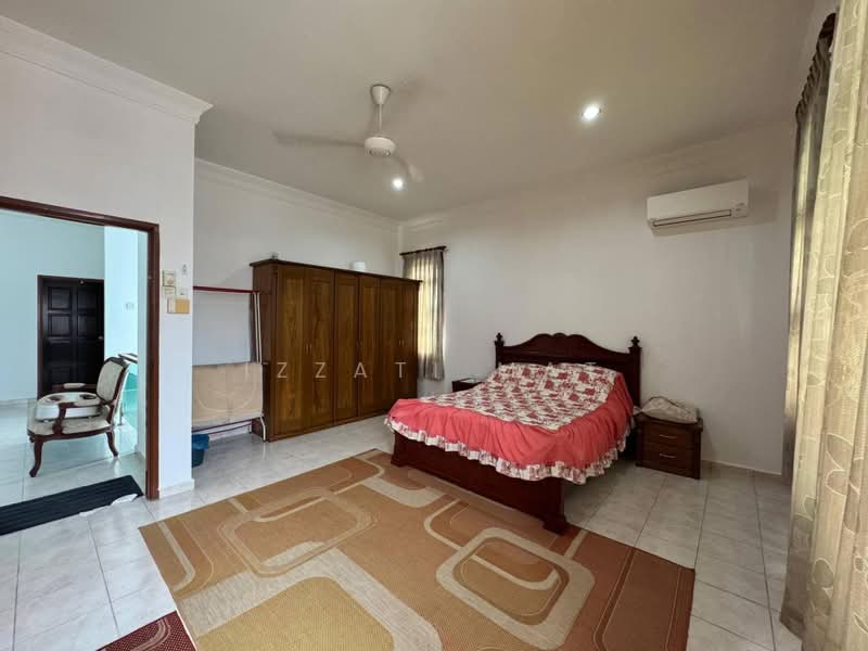 Rumah Berkembar untuk Dijual di Bandar Seri Putra (Bangi) - Izzati Mat - Bedroom - PropertyGuru.com.my