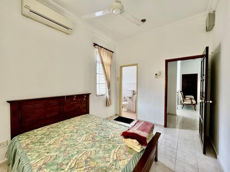 Rumah Berkembar untuk Dijual di Bandar Seri Putra (Bangi) - Izzati Mat - Bedroom - PropertyGuru.com.my