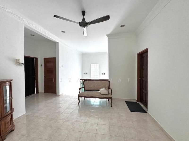 Rumah Berkembar untuk Dijual di Bandar Seri Putra (Bangi) - Izzati Mat - Living Room - PropertyGuru.com.my