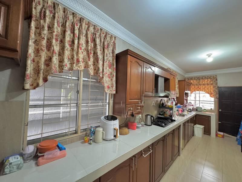 Rumah Berkembar untuk Dijual di Bandar Seri Putra (Bangi) - Izzati Mat - Kitchen - PropertyGuru.com.my