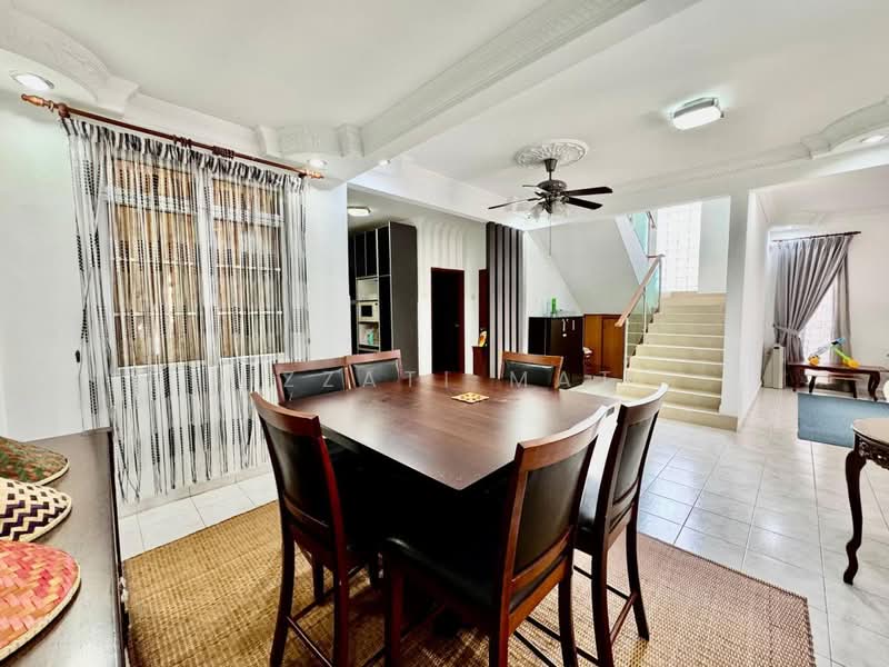 Rumah Berkembar untuk Dijual di Bandar Seri Putra (Bangi) - Izzati Mat - Dining Room - PropertyGuru.com.my