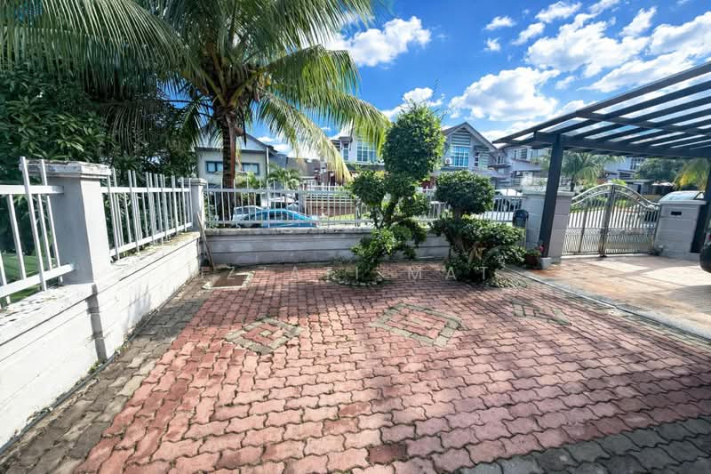 Rumah Berkembar untuk Dijual di Bandar Seri Putra (Bangi) - Izzati Mat - Exterior - PropertyGuru.com.my