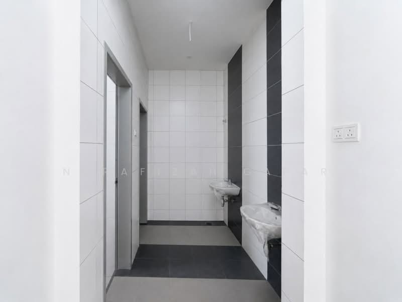 Shop for Rent in Shah Alam (Selangor) - NoraFizah Gapar - Corridor - PropertyGuru.com.my