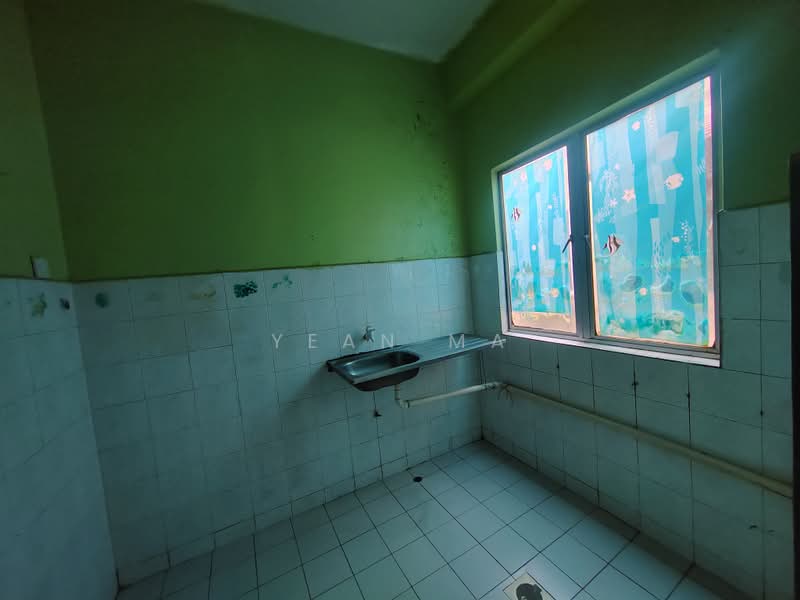 Flat for Sale at Bandar Tasik Puteri - Yean Ma - Kitchen - PropertyGuru.com.my