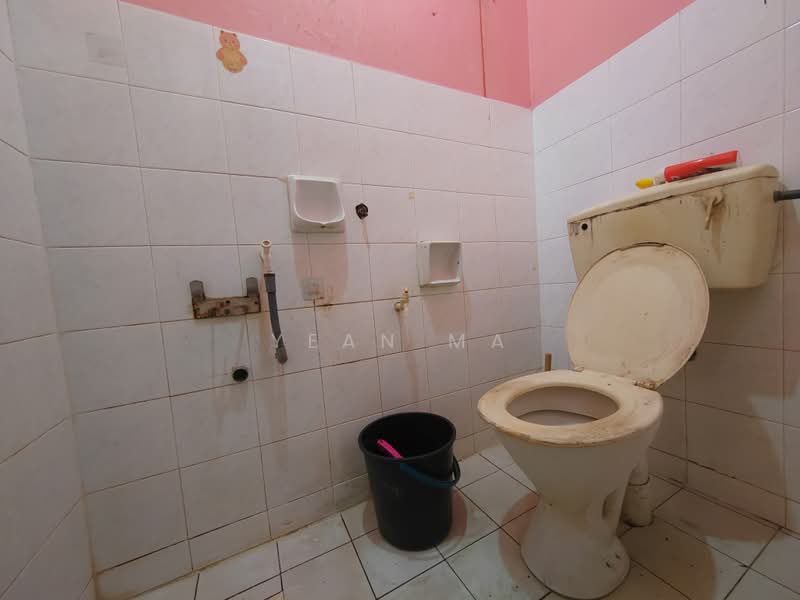 Flat for Sale at Bandar Tasik Puteri - Yean Ma - Bathroom - PropertyGuru.com.my