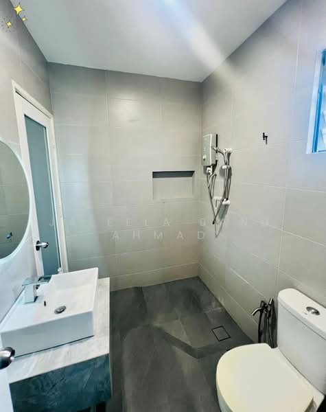 Terraced House for Sale in Kota Kemuning (Shah Alam) - Jaleela Banu Ahmad - Bathroom - PropertyGuru.com.my