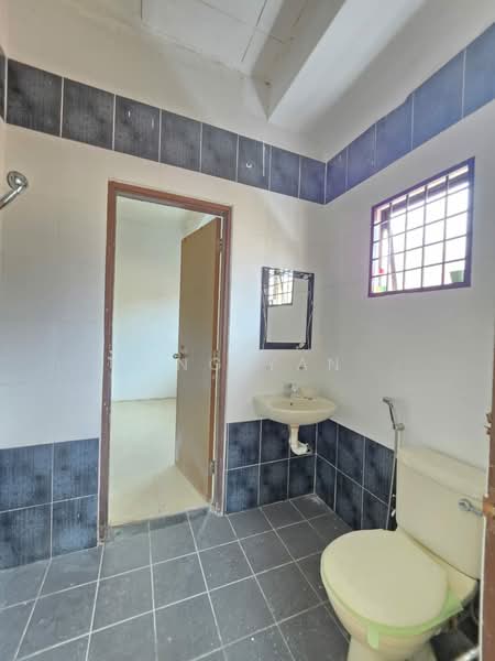 Semi-Detached House for Sale in SS 3, Taman Universiti (Petaling Jaya) - Ong Yan - Bathroom - PropertyGuru.com.my