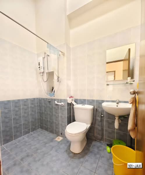 Semi-Detached House for Sale in Taman Aman Perdana (Kapar) - Louis Chan - Bathroom - PropertyGuru.com.my