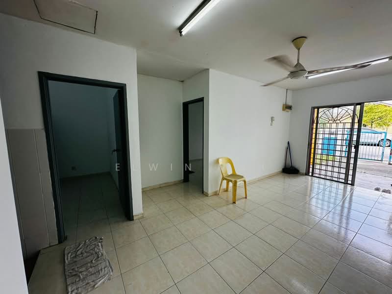1-storey Terraced House for Sale in Desa Kuala Garing (Rawang) - Elwin Mah - Living Room - PropertyGuru.com.my
