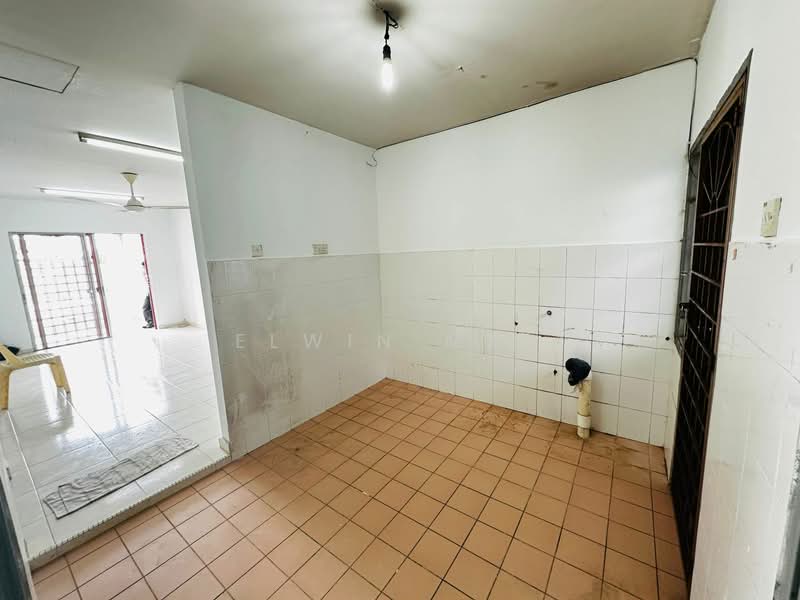 1-storey Terraced House for Sale in Desa Kuala Garing (Rawang) - Elwin Mah - Kitchen - PropertyGuru.com.my