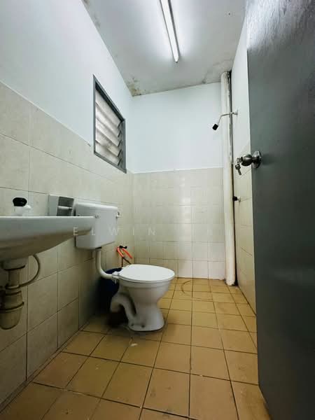 1-storey Terraced House for Sale in Desa Kuala Garing (Rawang) - Elwin Mah - Bathroom - PropertyGuru.com.my