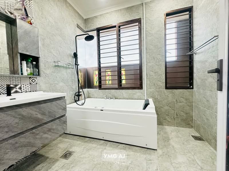 Bungalow for Sale in Taman Aman Perdana (Kapar) - Louis Chan - Bathroom - PropertyGuru.com.my