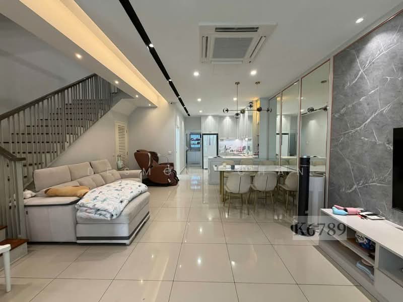 2.5-storey Terraced House for Sale in Shah Alam (Selangor) - Desmond Chan - Living Room - PropertyGuru.com.my