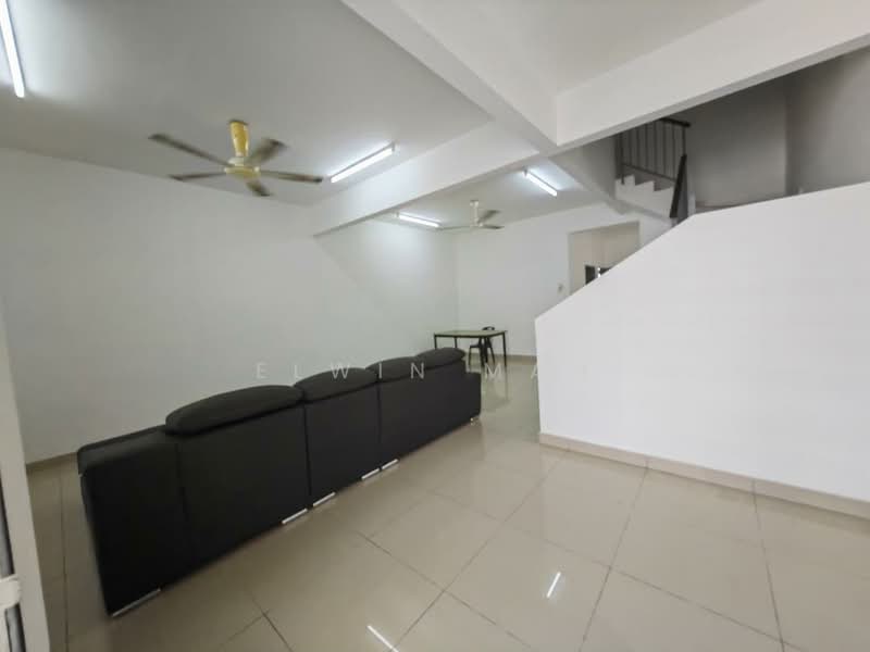 Rumah Teres 2 Tingkat untuk Dijual di Taman Sari Alamanda (Serendah) - Elwin Mah - Living Room - PropertyGuru.com.my