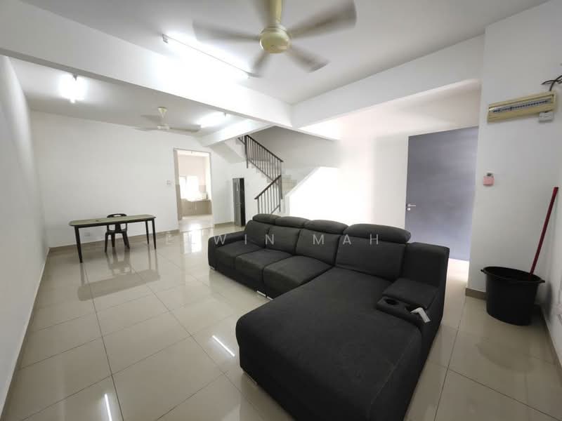 Rumah Teres 2 Tingkat untuk Dijual di Taman Sari Alamanda (Serendah) - Elwin Mah - Living Room - PropertyGuru.com.my