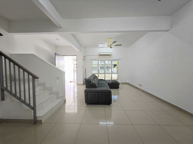 Rumah Teres 2 Tingkat untuk Dijual di Taman Sari Alamanda (Serendah) - Elwin Mah - Living Room - PropertyGuru.com.my