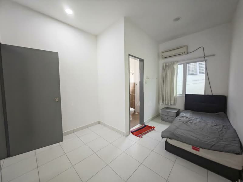 Rumah Teres 2 Tingkat untuk Dijual di Taman Sari Alamanda (Serendah) - Elwin Mah - Bedroom - PropertyGuru.com.my