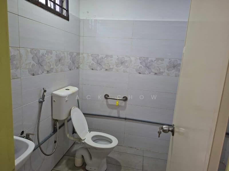 Rumah Teres 2 Tingkat untuk Dijual di Bandar Seri Alam (Masai) - Zack Chow - Bathroom - PropertyGuru.com.my