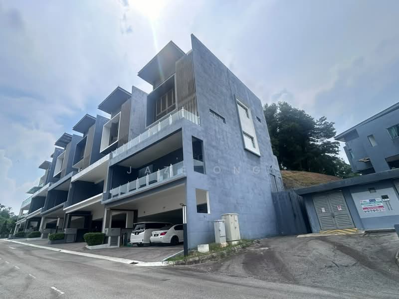 Rumah Teres untuk Dijual di Bandar Putra Permai (Seri Kembangan) - Jaze Ong - Exterior - PropertyGuru.com.my