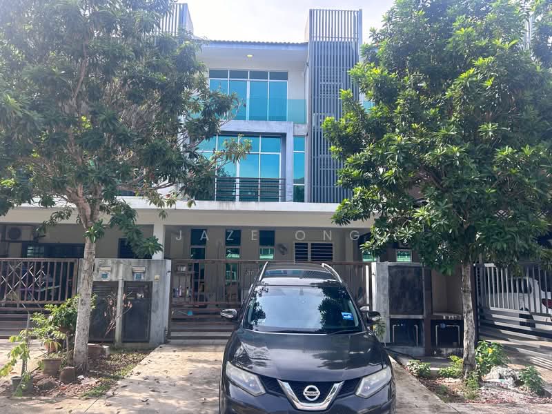 3-storey Terraced House for Sale in Kajang (Selangor) - Jaze Ong - Exterior - PropertyGuru.com.my
