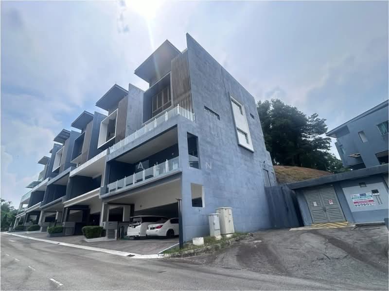 Rumah Teres 3 Tingkat untuk Dijual di Bandar Putra Permai (Seri Kembangan) - Allen . - Exterior - PropertyGuru.com.my