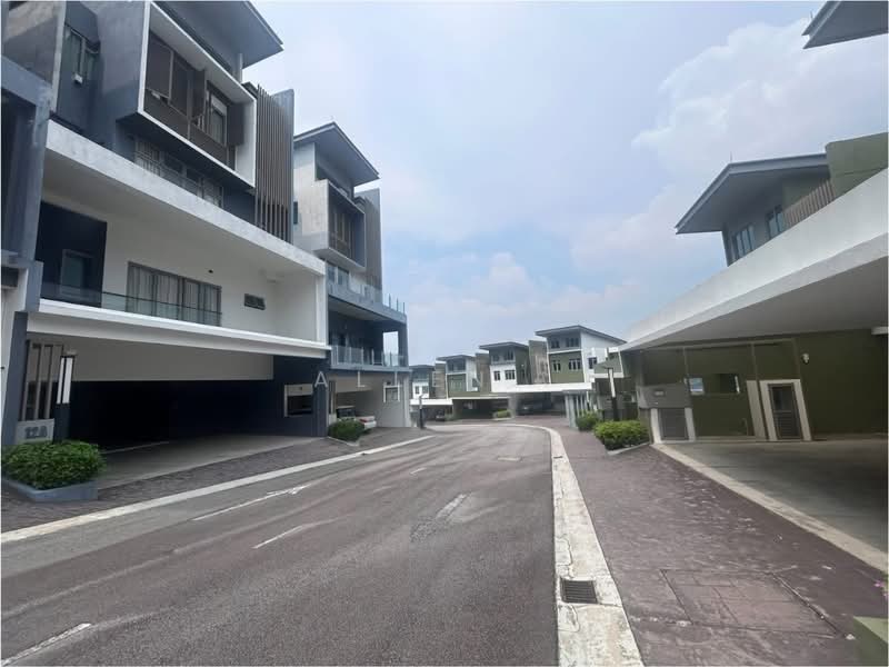 Rumah Teres 3 Tingkat untuk Dijual di Bandar Putra Permai (Seri Kembangan) - Allen . - Exterior - PropertyGuru.com.my