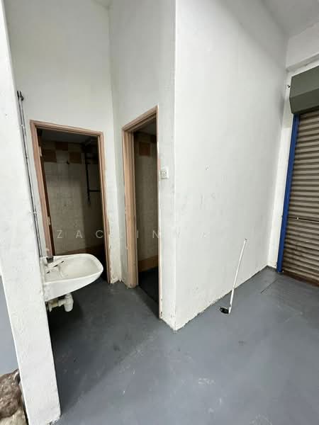 Kedai untuk Disewa di Kota Pendamar (Klang) - Zackinn Hoi - Bathroom - PropertyGuru.com.my