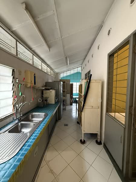 Rumah Banglo untuk Disewa di Seksyen 12 (Petaling Jaya) - Joey Wong - Kitchen - PropertyGuru.com.my