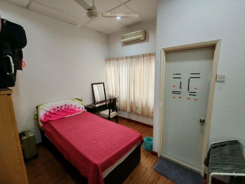 2-storey Terraced House for Sale in Taman Tun Dr Ismail (Kuala Lumpur) - Elvis Kok - Bedroom - PropertyGuru.com.my